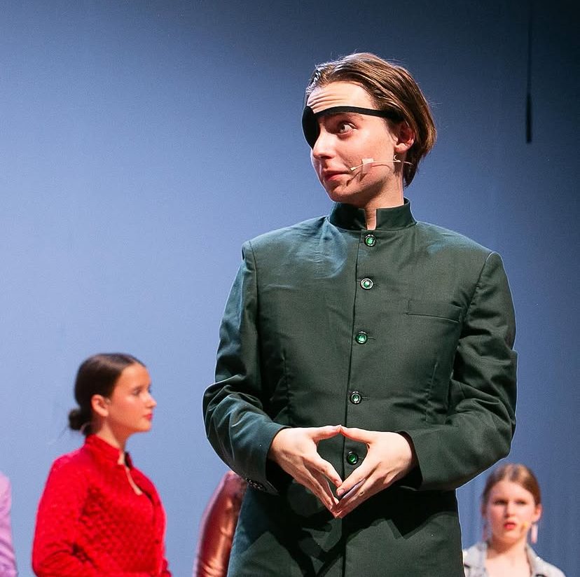Van on stage in a green Nehru coat